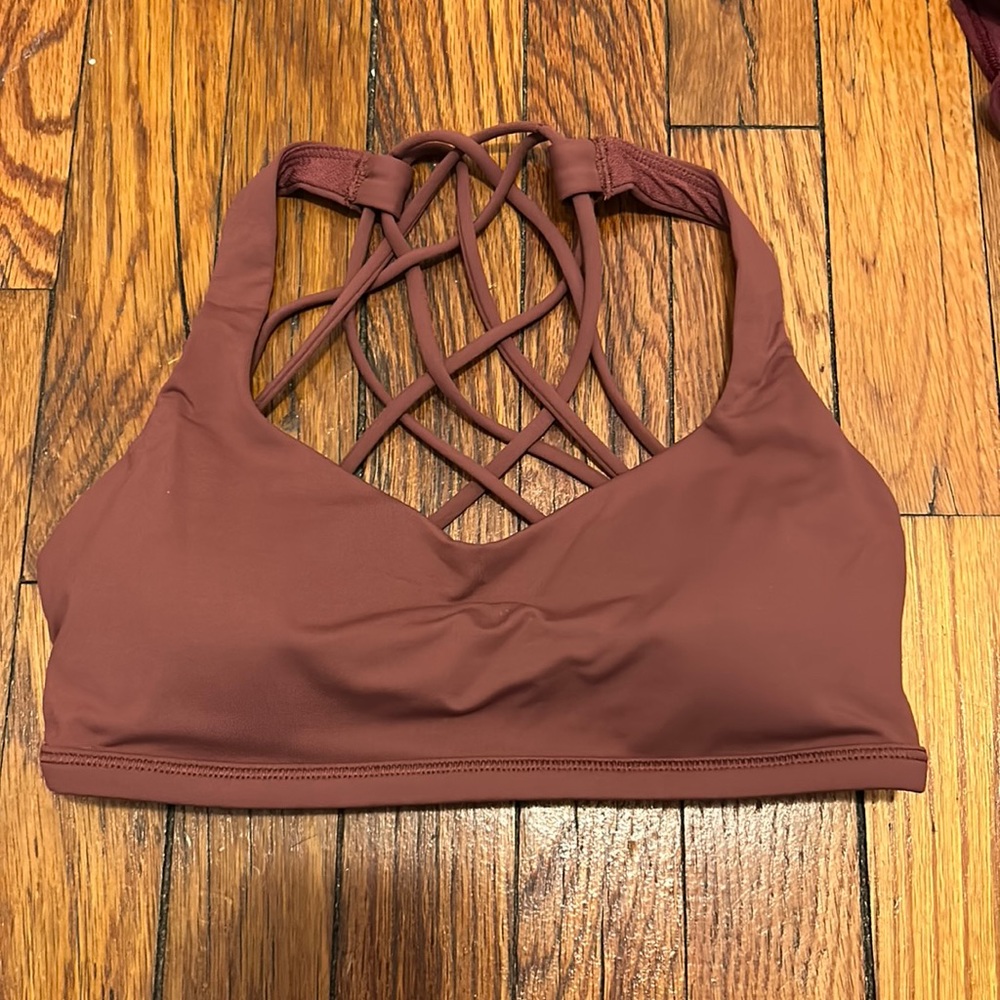 Lululemon Sports Bra - Size 4 Mauve